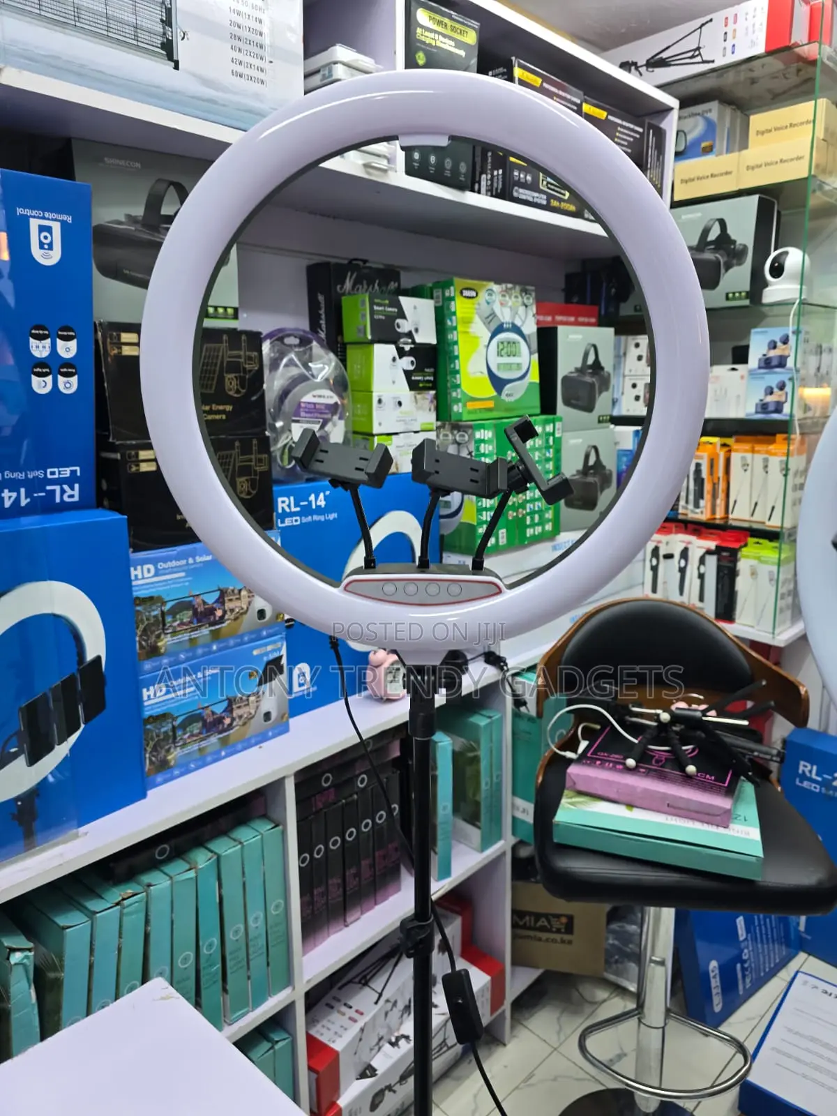 LJJ-45 Dimmable 18 Inch Ring Light With 3 Phone Holders