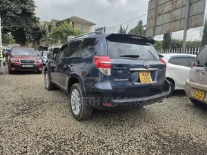 Toyota Vanguard 2012 Blue