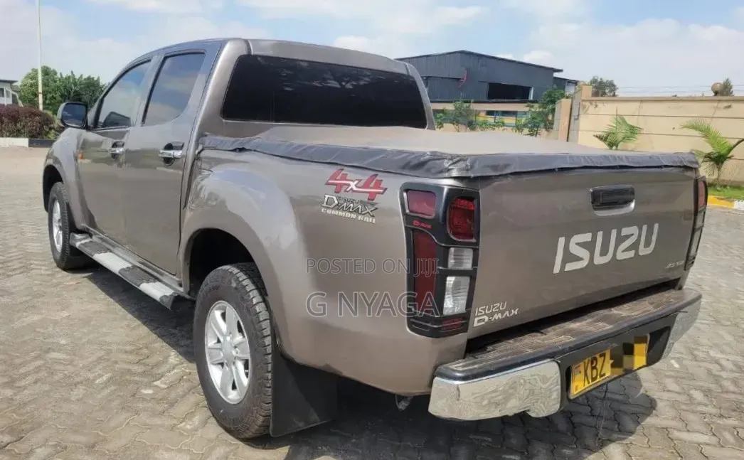 Isuzu D-MAX 2015 Gold