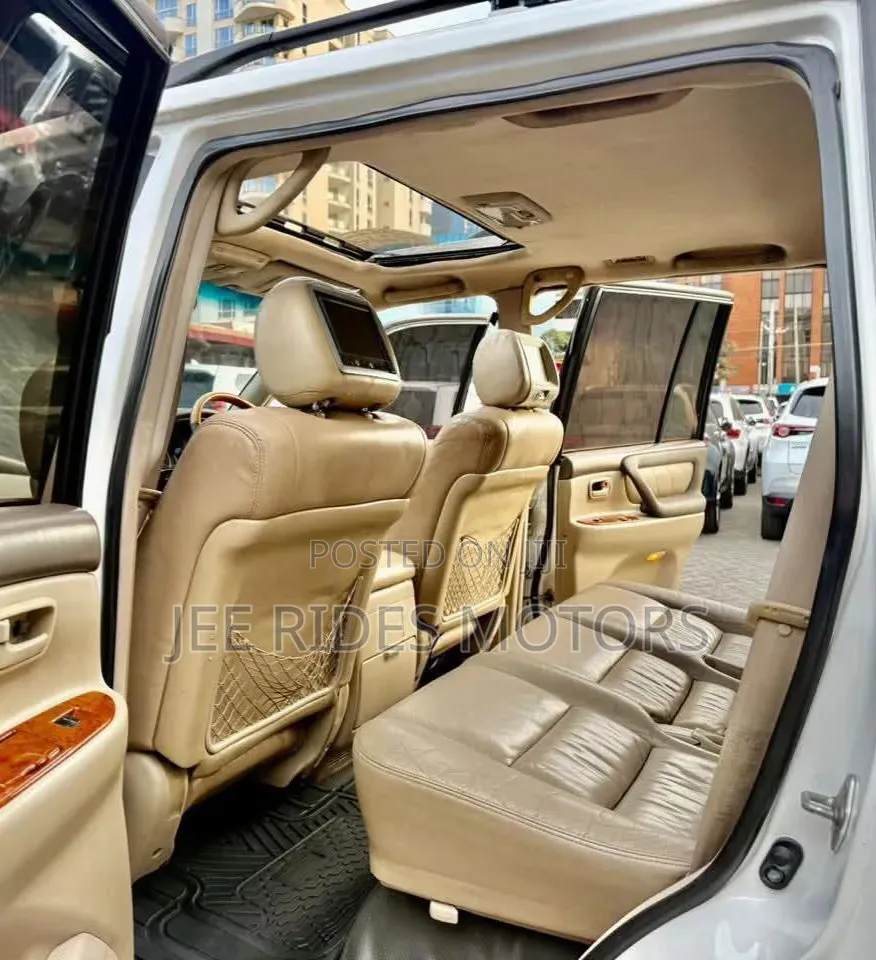 Toyota Land Cruiser 2003 White