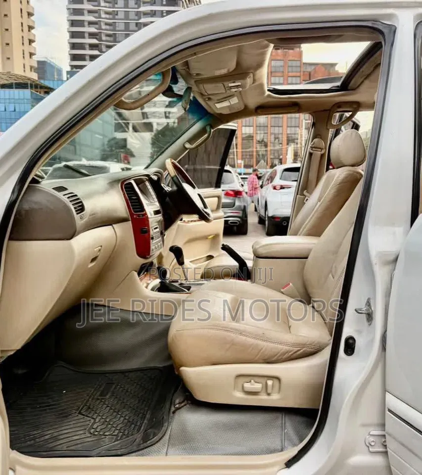Toyota Land Cruiser 2003 White
