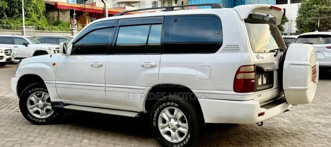 Toyota Land Cruiser 2003 White