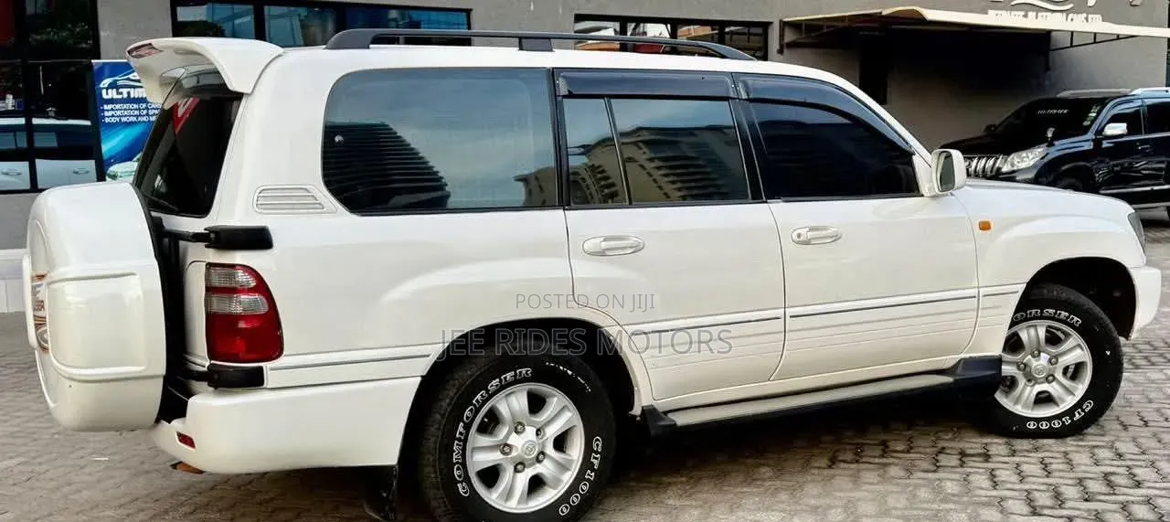 Toyota Land Cruiser 2003 White