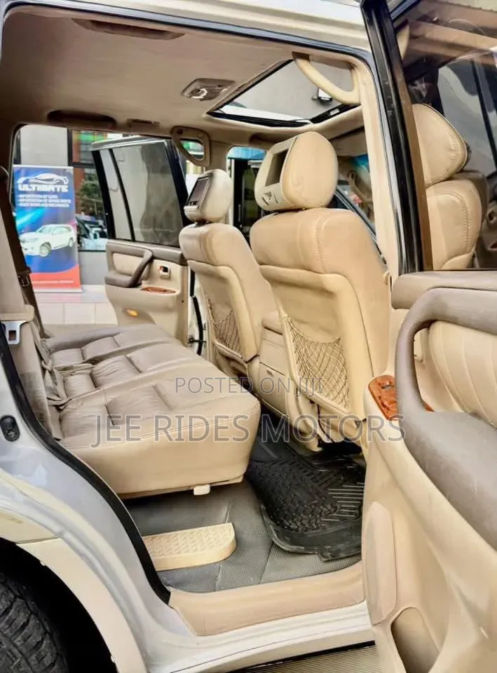Toyota Land Cruiser 2003 White