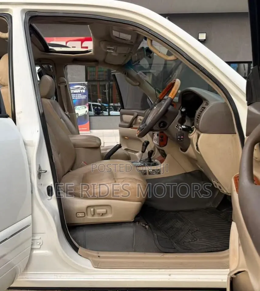 Toyota Land Cruiser 2003 White