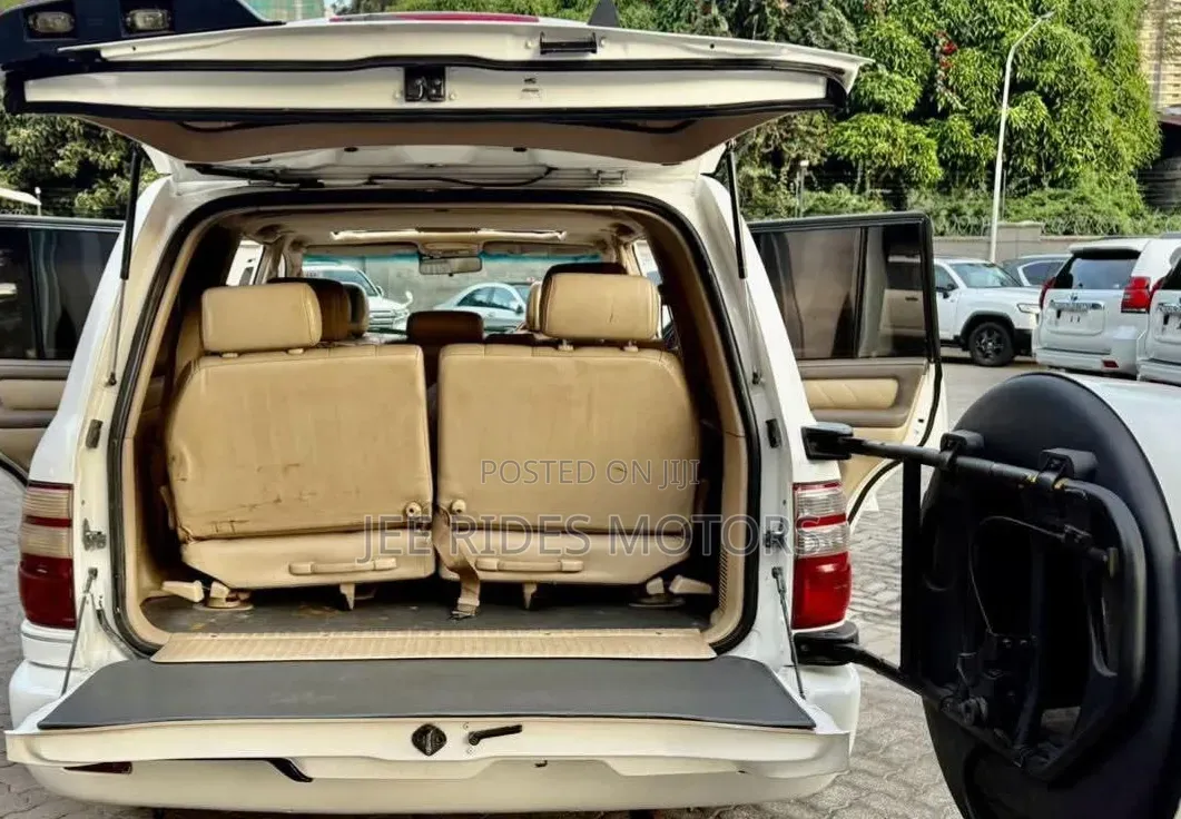 Toyota Land Cruiser 2003 White
