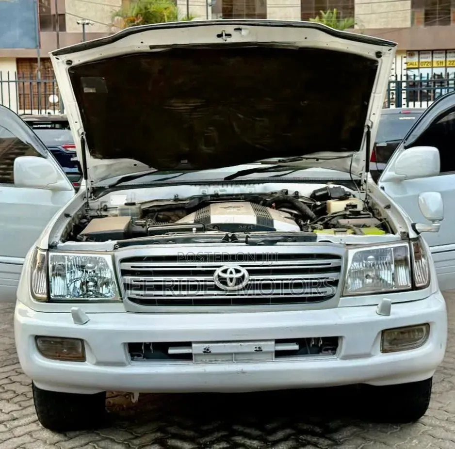 Toyota Land Cruiser 2003 White