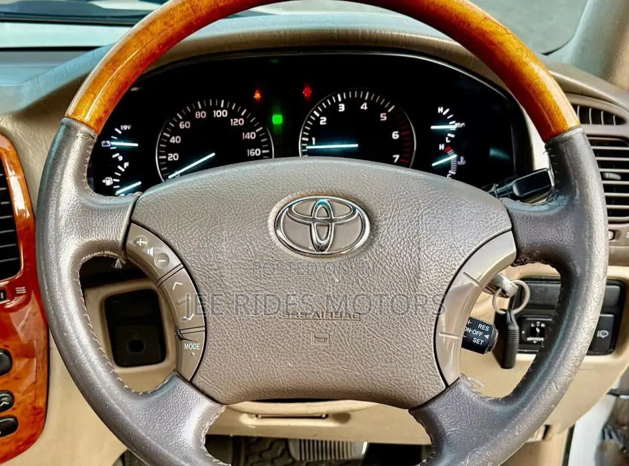 Toyota Land Cruiser 2003 White