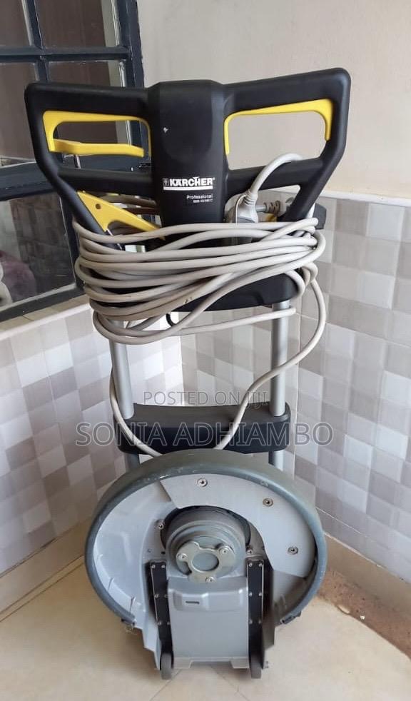 Kàrcher Floor/Carpert Scrubber With 2 Scrubbing Discs