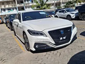 Toyota Crown 2018 White