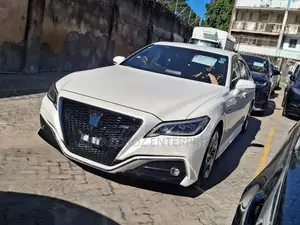 Toyota Crown 2018 White