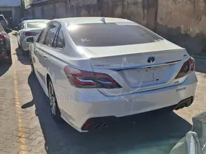 Toyota Crown 2018 White