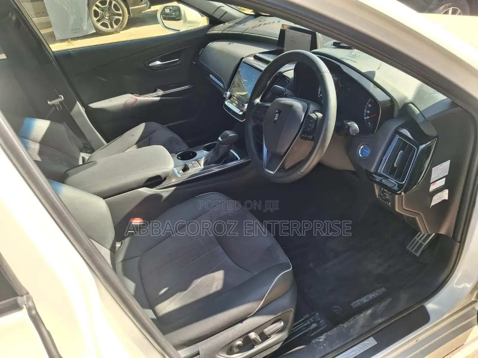 Toyota Crown 2018 White