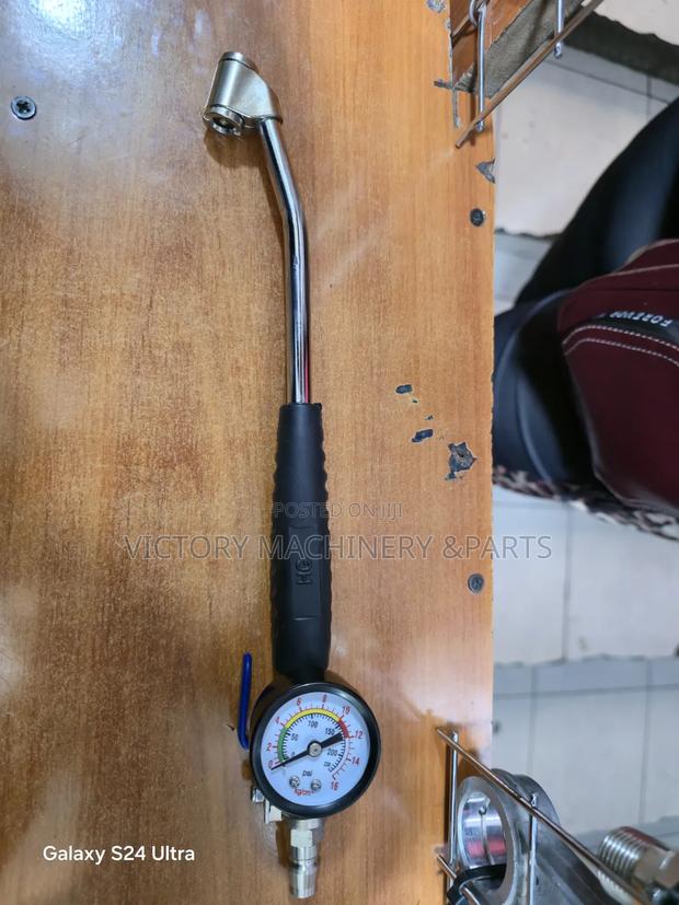 Straight Tyre Inflator With Gauge - thumbnail 4