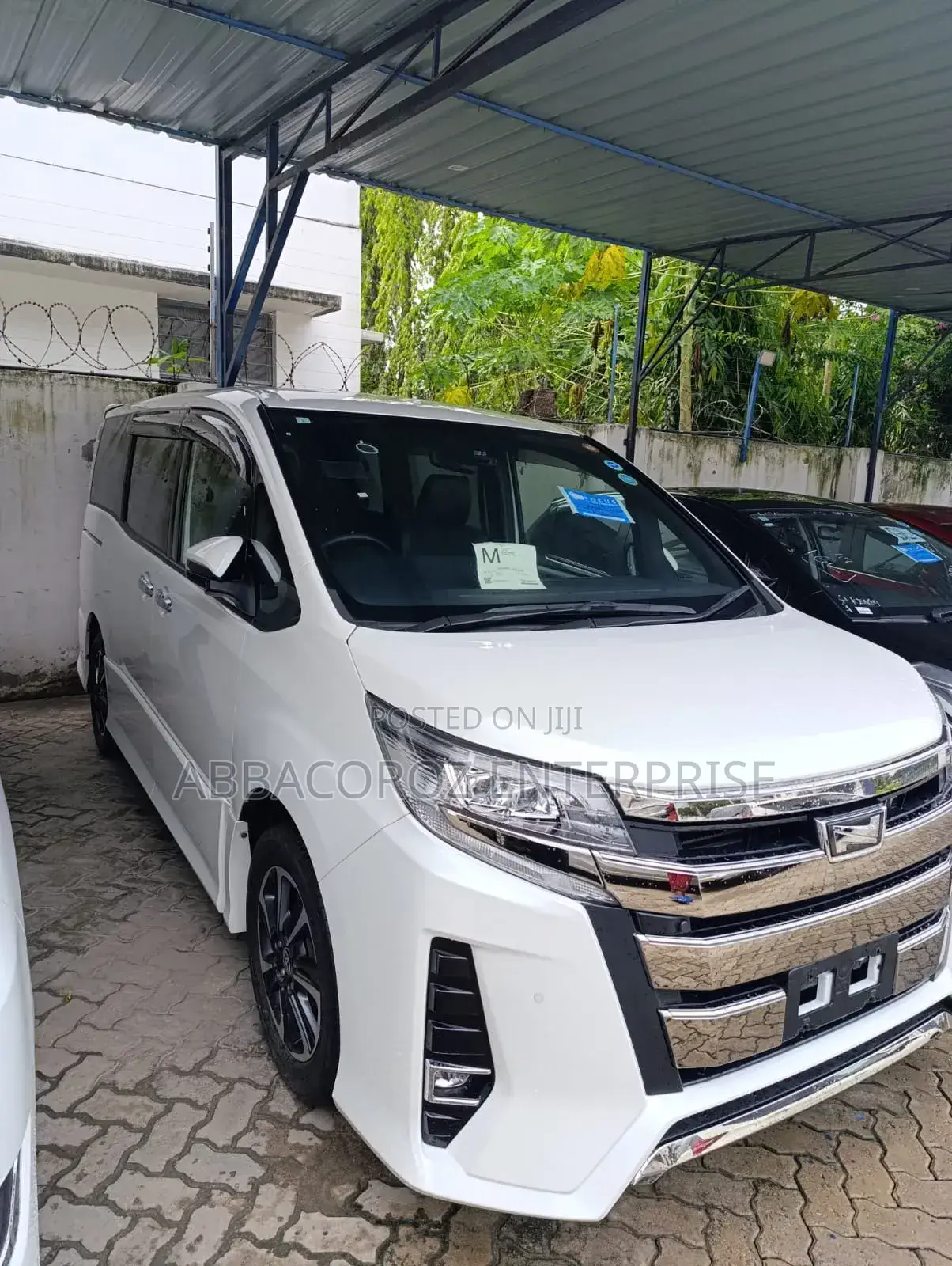 Toyota Noah 1.8 FWD Hybrid (7 seater) 2018 White