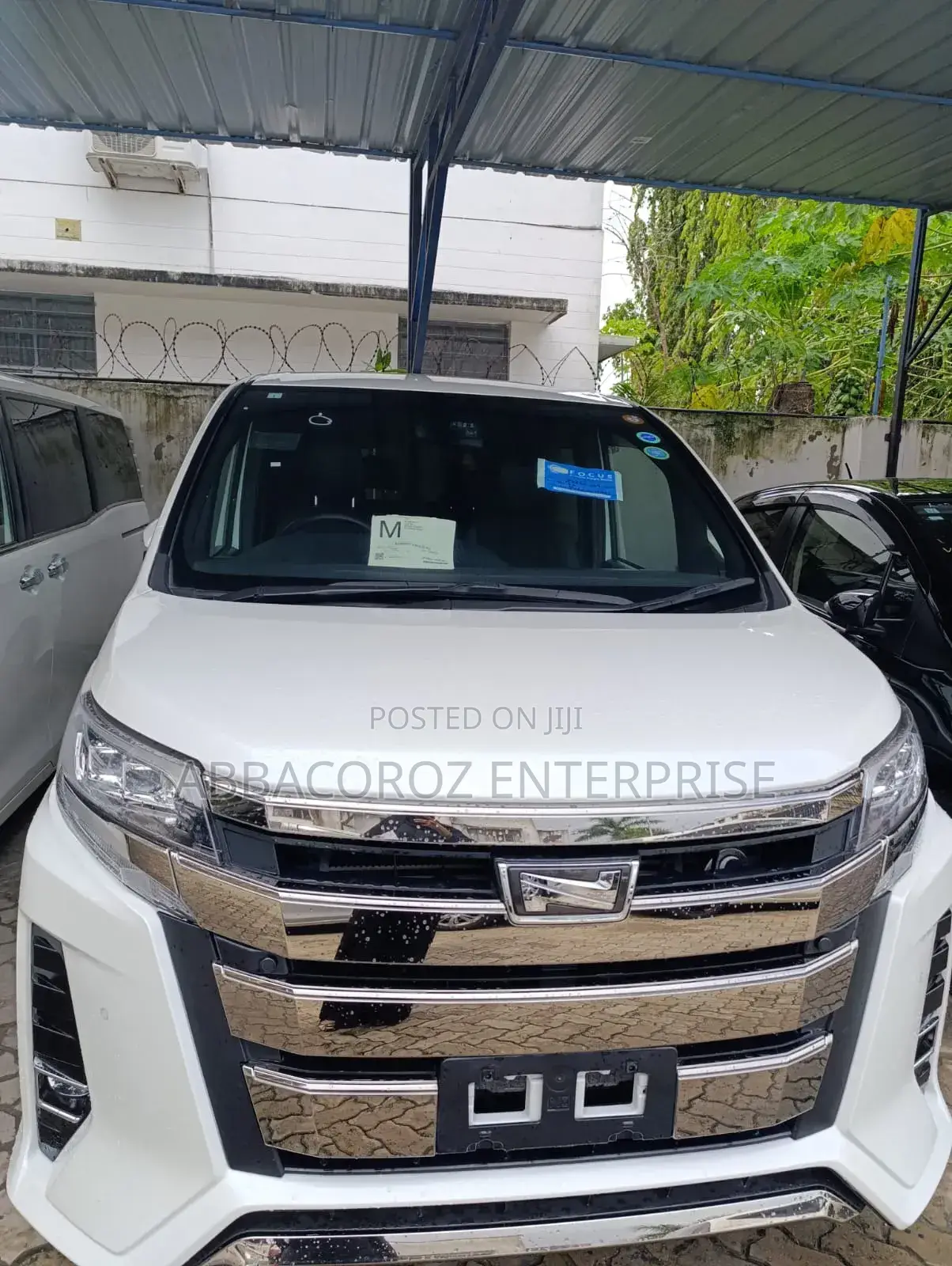 Toyota Noah 1.8 FWD Hybrid (7 seater) 2018 White