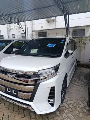 Toyota Noah 1.8 FWD Hybrid (7 seater) 2018 White