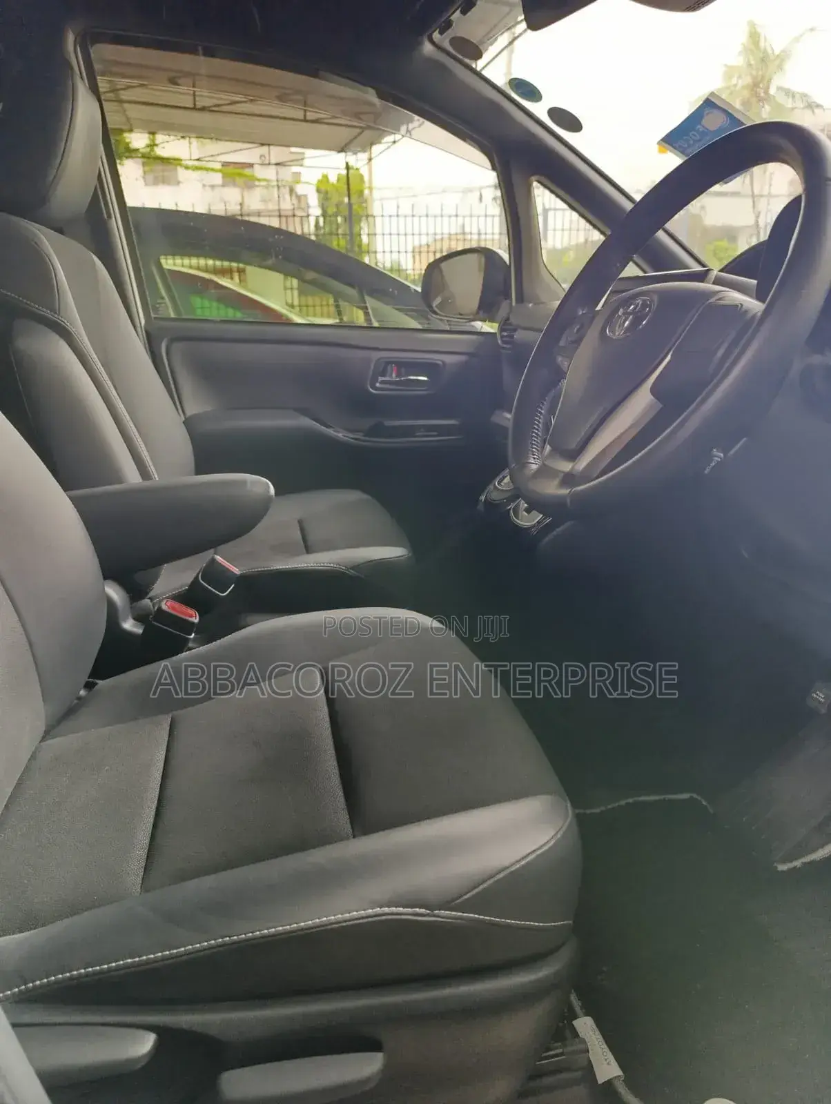 Toyota Noah 1.8 FWD Hybrid (7 seater) 2018 White