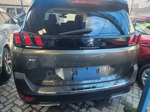 Peugeot 5008 2019 Green