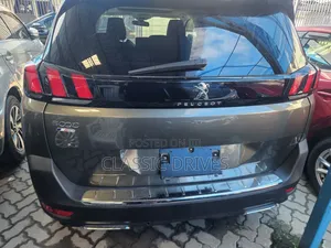 Peugeot 5008 2019 Green
