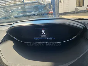 Peugeot 5008 2019 Green