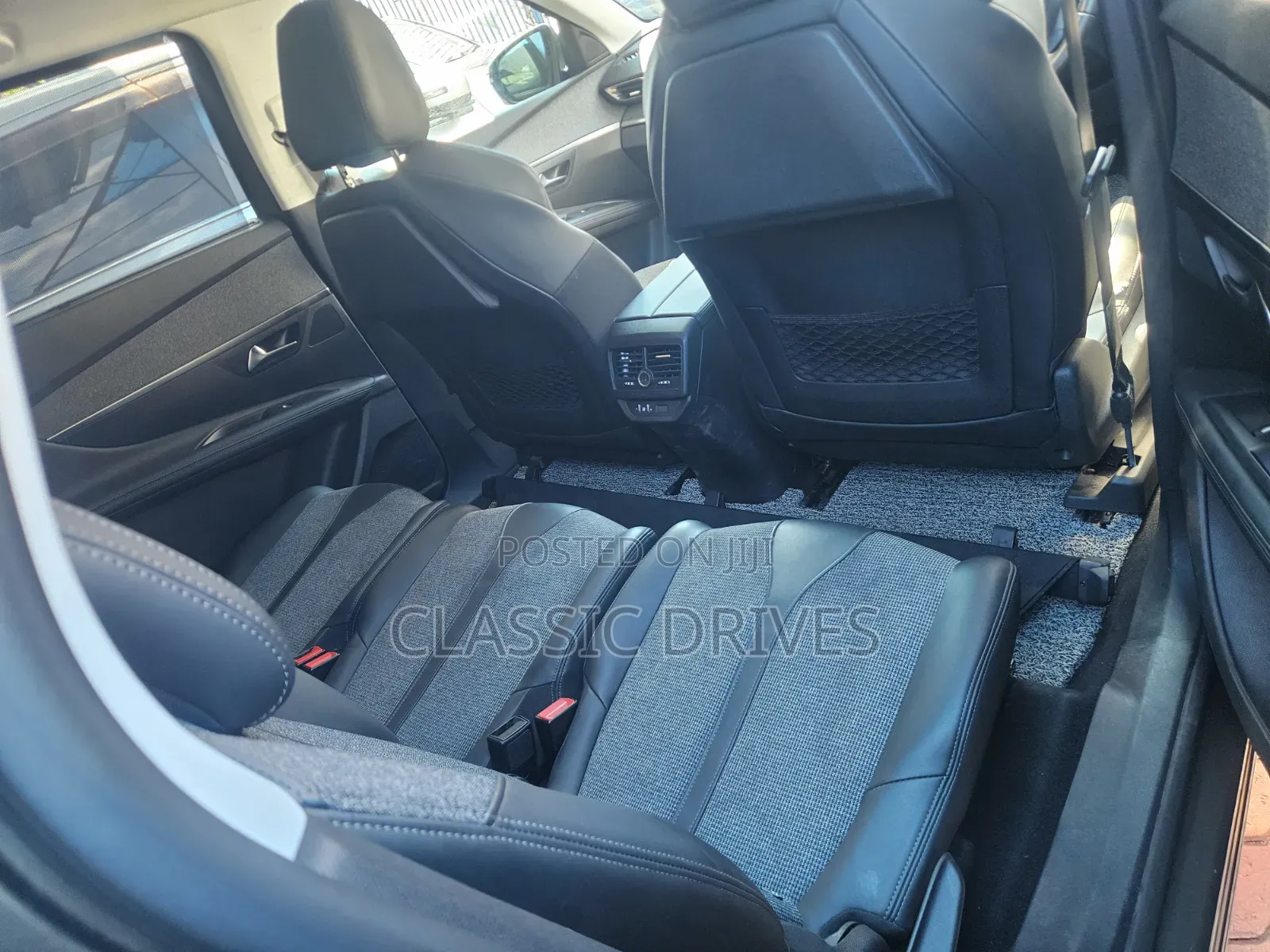 Peugeot 5008 2019 Green