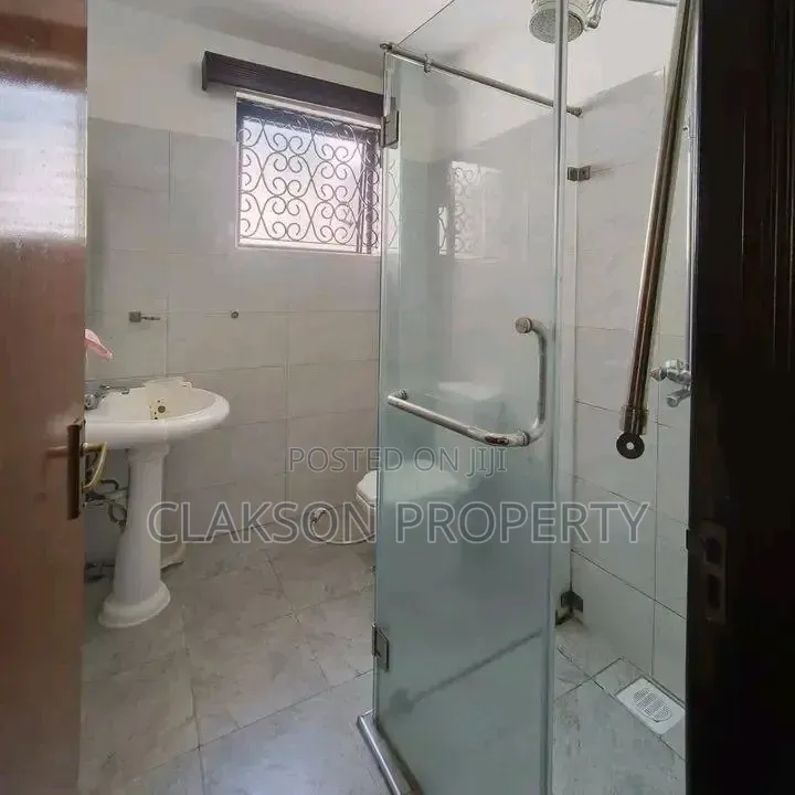 5bdrm Townhouse / Terrace in Kilimani, Hurlingham for rent