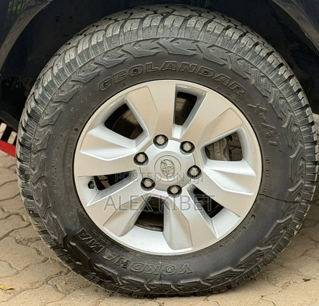 Toyota Hilux 2019 Black