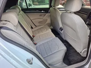 Volkswagen Golf 2019 Pearl