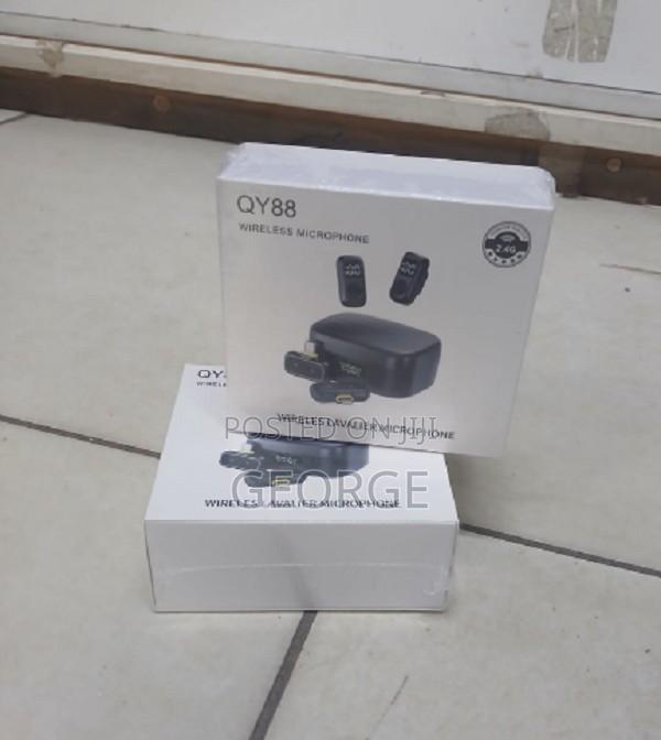 Qy88 Portable Wireless Microphone for Content Creation