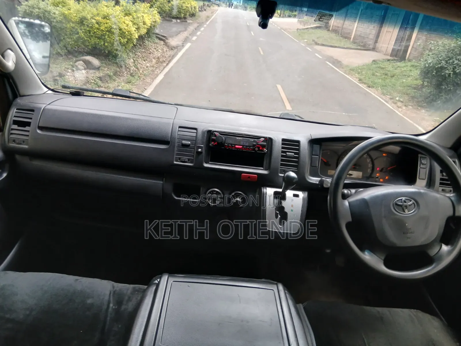 Toyota HiAce 2014 White