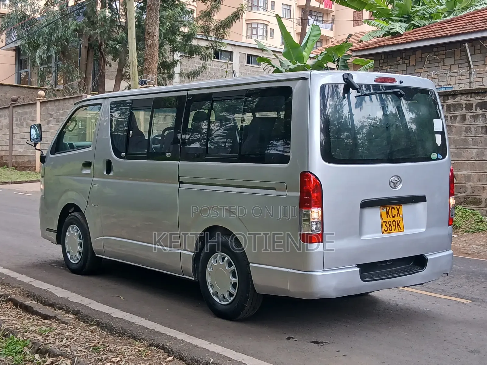 Toyota HiAce 2013 Silver