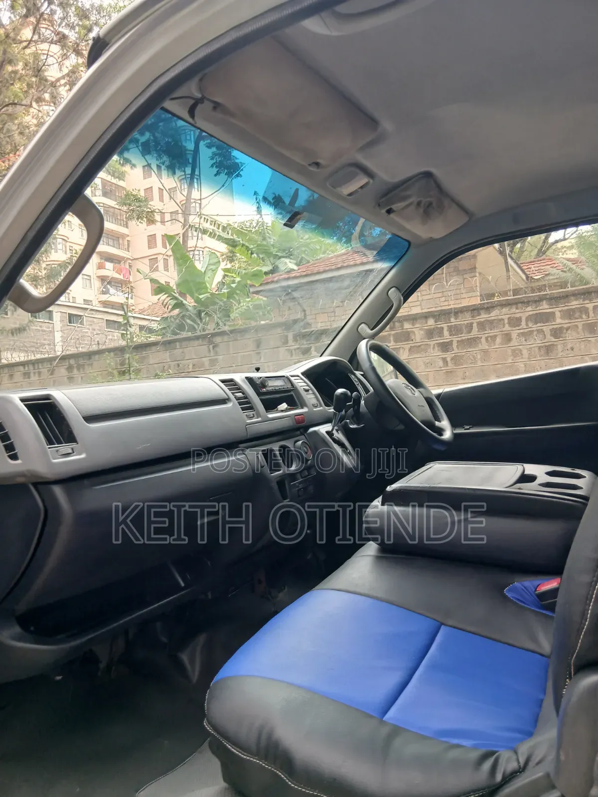 Toyota HiAce 2013 Silver