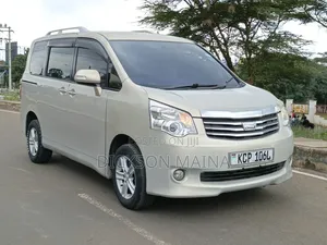 Toyota Noah 2010 Beige