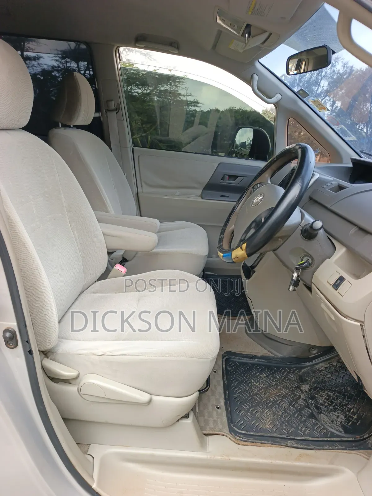 Toyota Noah 2010 Beige