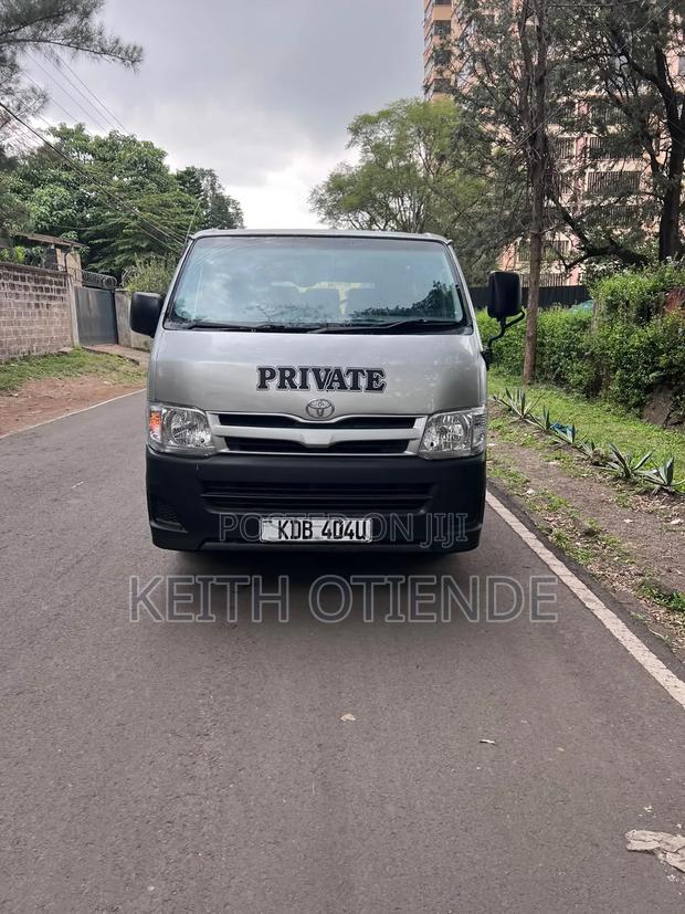Toyota HiAce 2014 Silver
