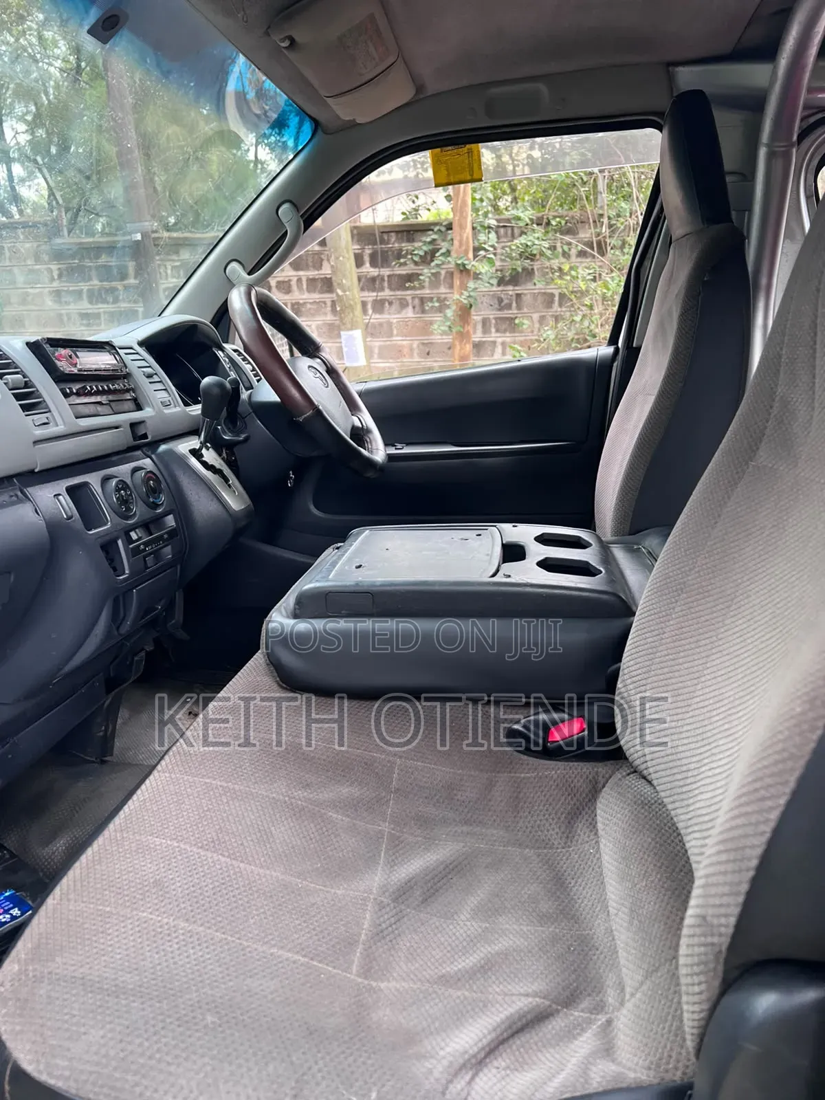Toyota HiAce 2014 Silver
