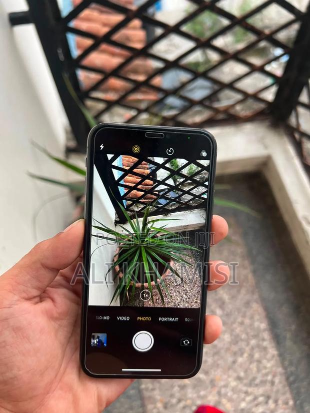 Apple iPhone X 64 GB Black - thumbnail 3