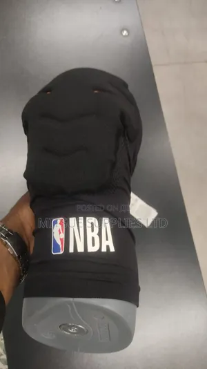 Tarmak Basketball Knee Protection
