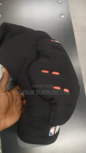 Tarmak Basketball Knee Protection