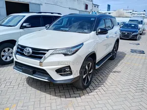 Toyota Fortuner 2.8 D AWD 2019 White