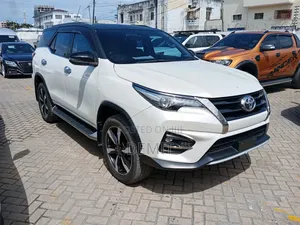 Toyota Fortuner 2.8 D AWD 2019 White