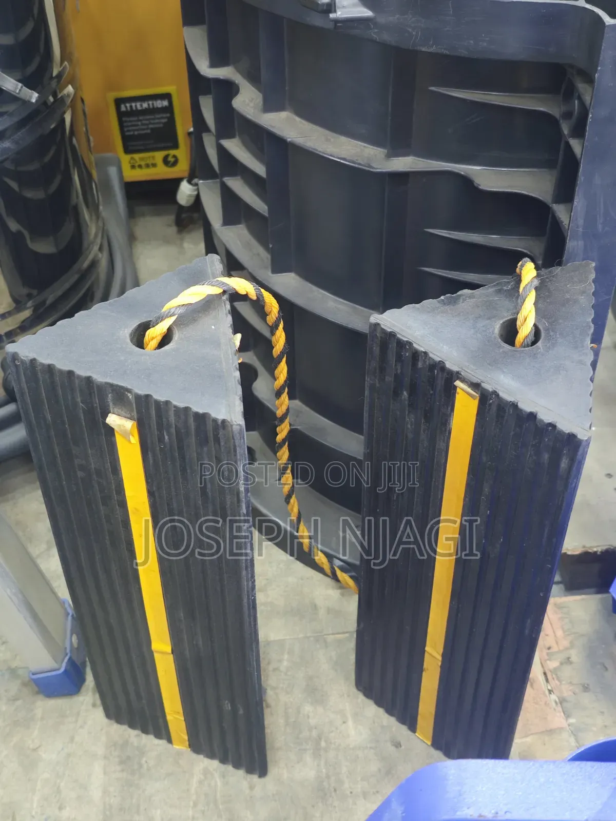 Rubber Wheels Chocks in Stock