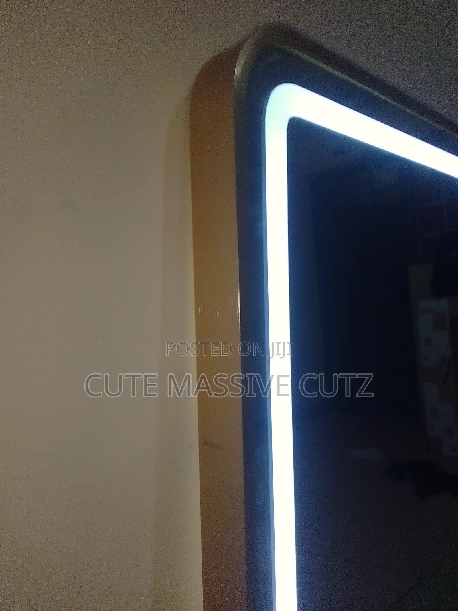 Mirror For Salon Kinyozi That Uses Electricity