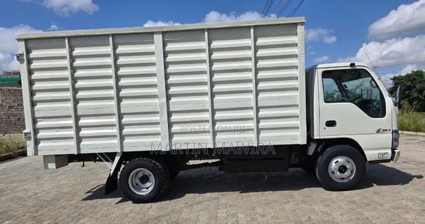 NKR Lorry 2018 White for Sale - thumbnail 2