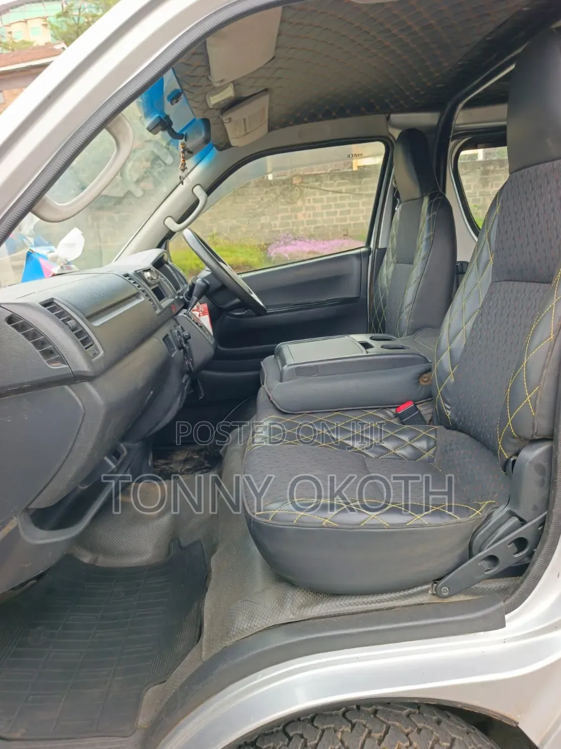 Toyota HiAce 2014 Silver