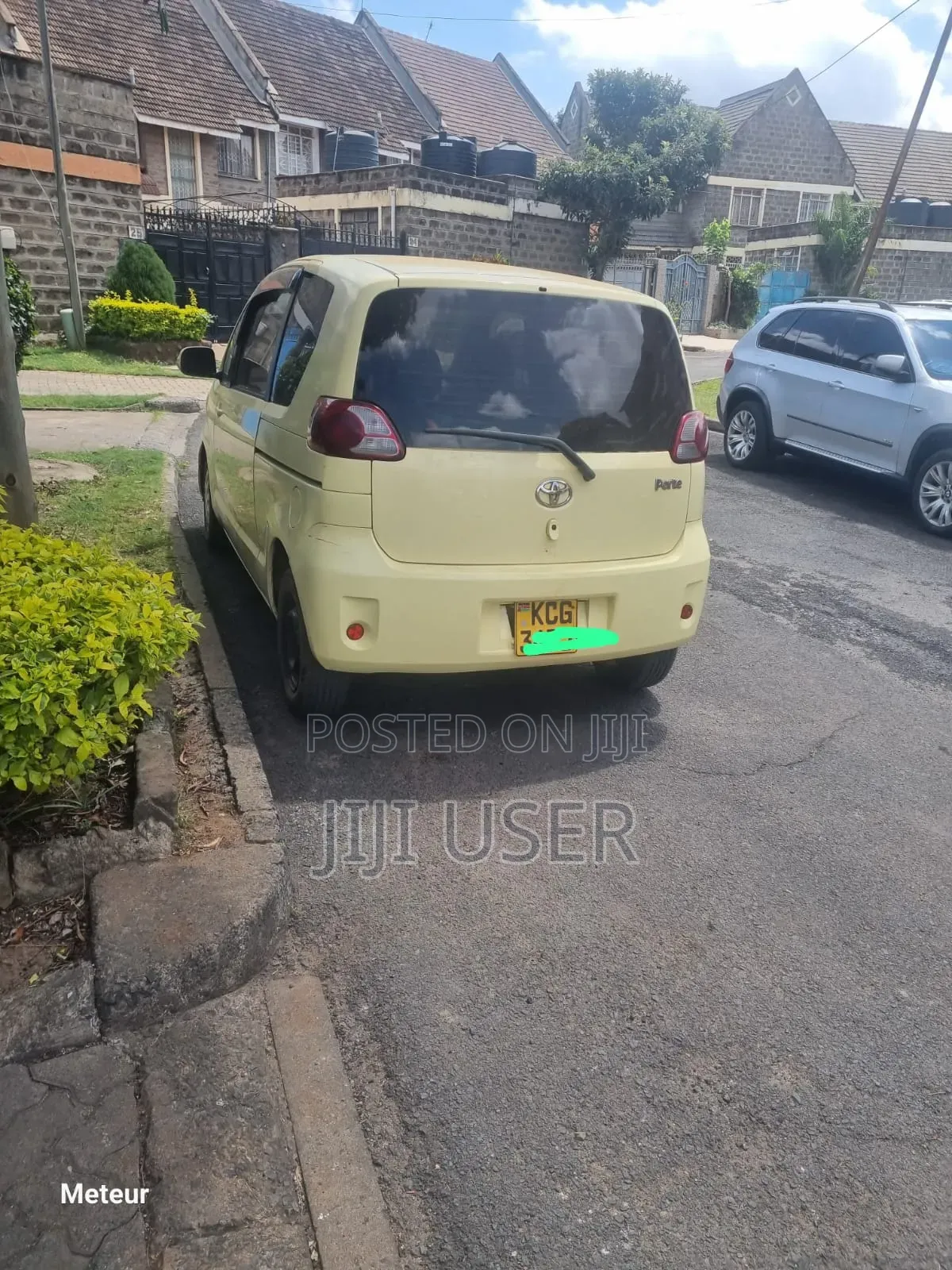 Toyota Porte 2009 Yellow