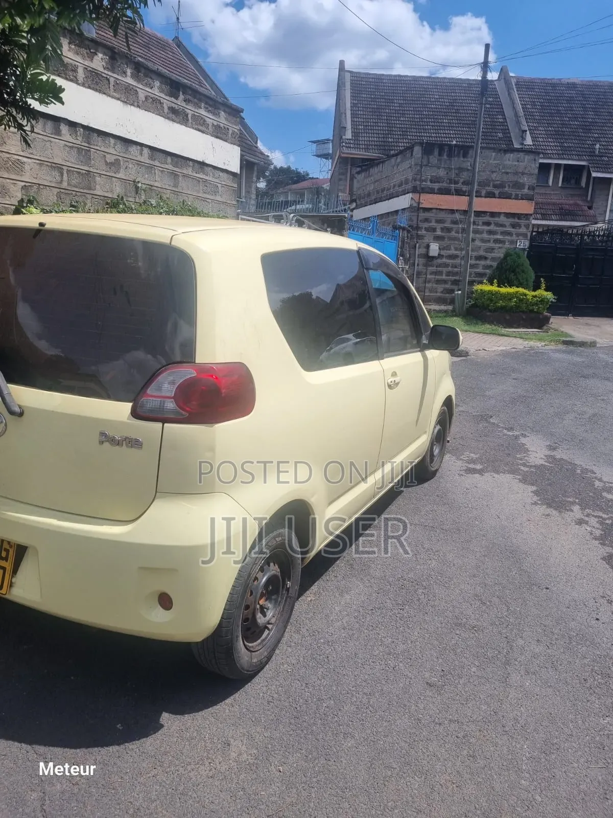 Toyota Porte 2009 Yellow