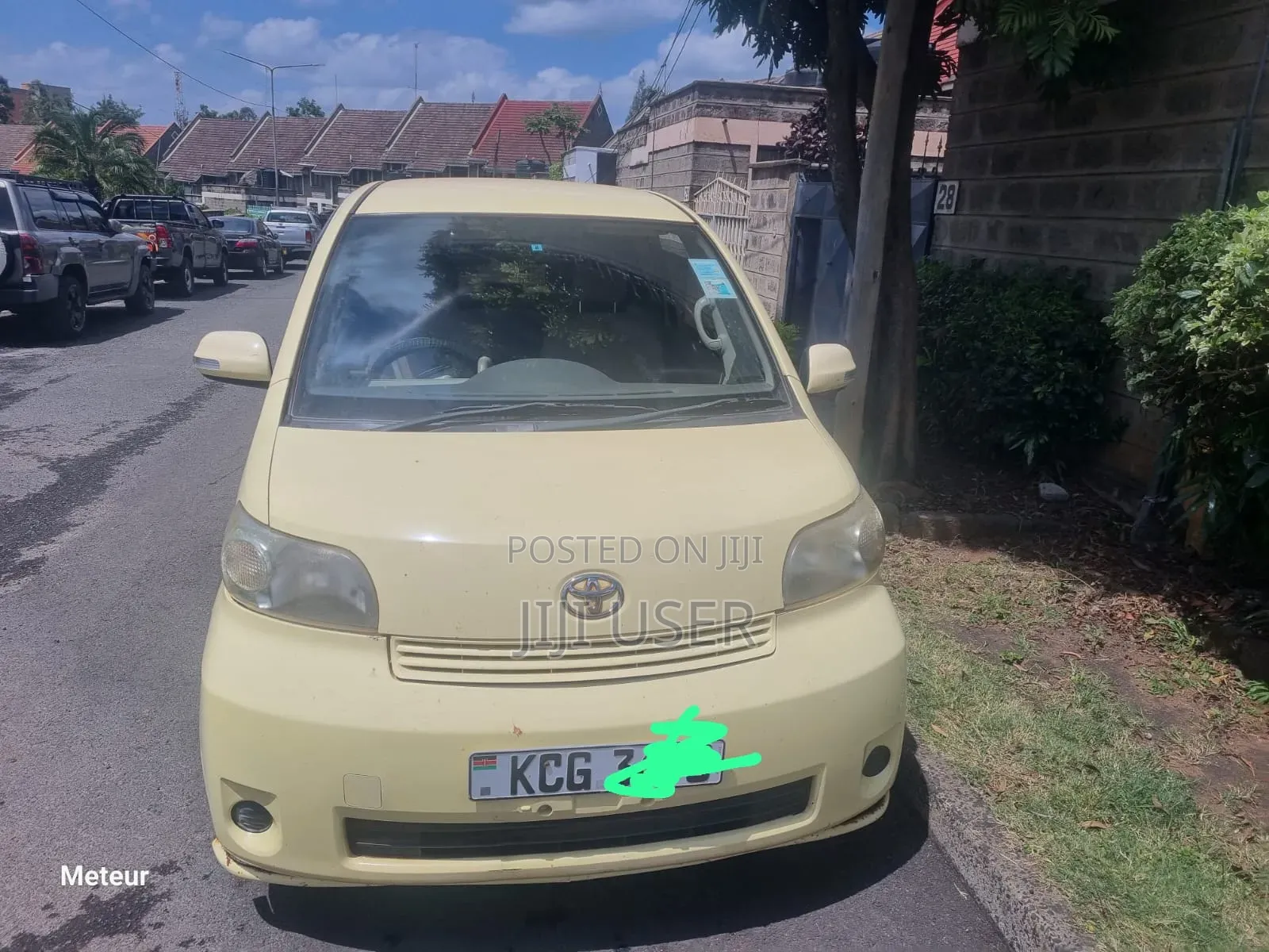 Toyota Porte 2009 Yellow