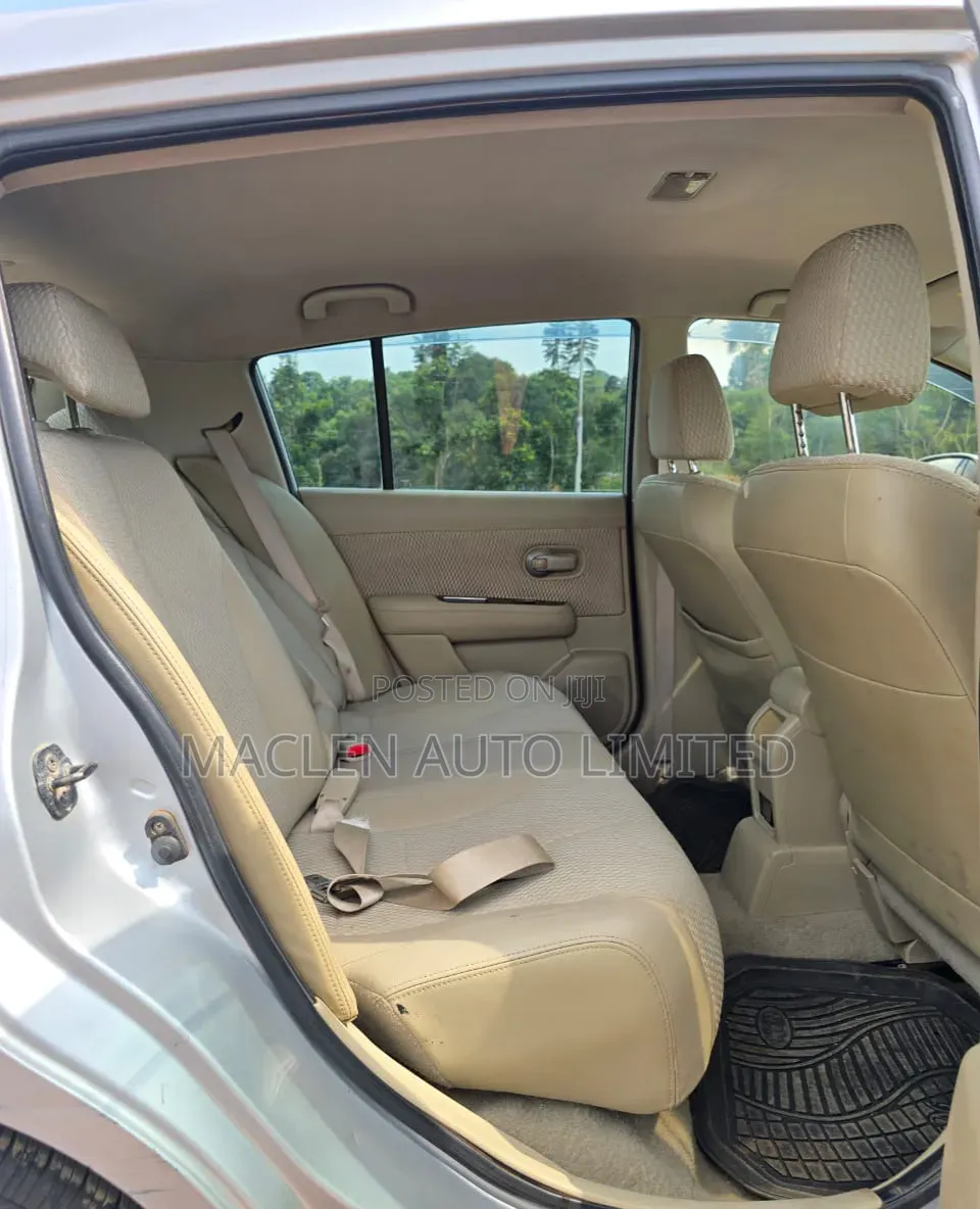 Nissan Tiida 2011 Silver